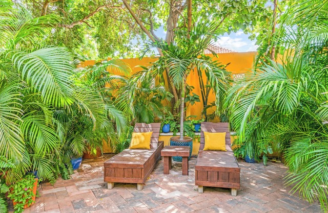 Curacao Gardens