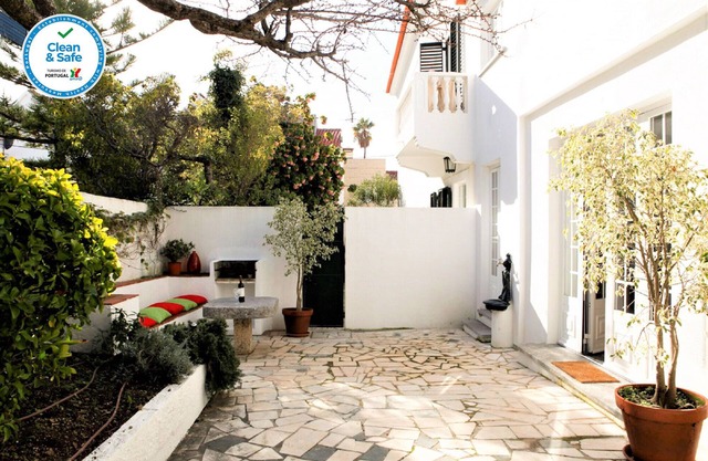 Cushy apartment with garden in Estoril