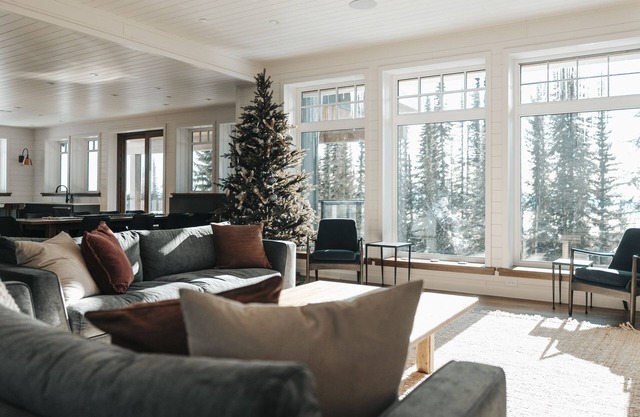 Custom Built Chalet on The Ridge - media room, private hot tub and more!