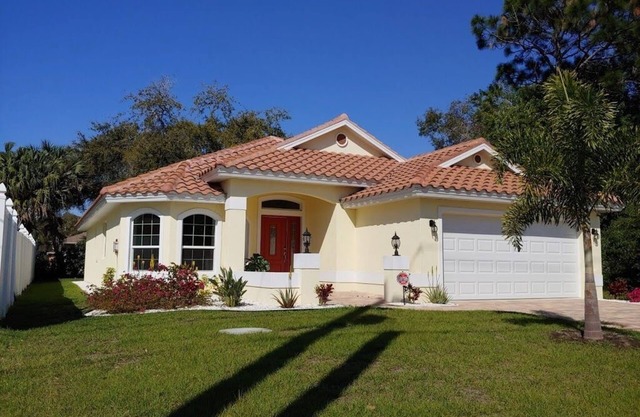 Custom Built 3 Bdr/2 Ba House Near Golf and Beaches in Rotonda West FL