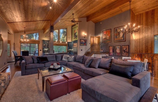 Custom Eclectic Remodel, Private Hot Tub, Close to Alpine Meadows, Sleeps 10