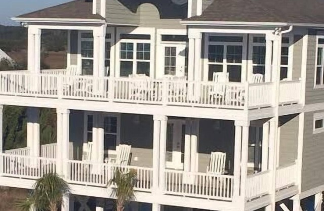 Custom Home With Many Extras with beautiful Ocean Views!