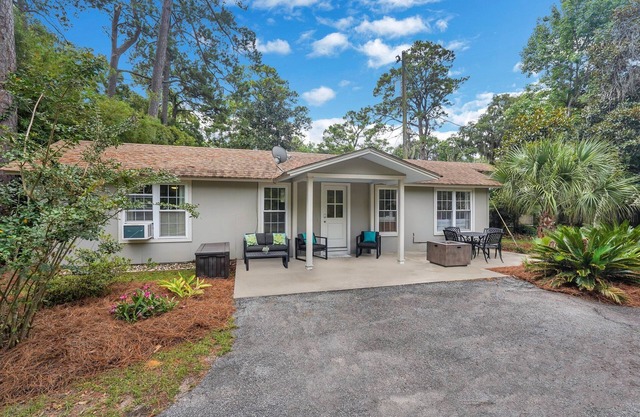 Cute 2BR/1BA Cottage by River & Golf Course on Island!