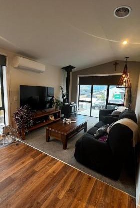 Cute Abode on Shepherd Road - Pet Friendly 3 Bedroom House