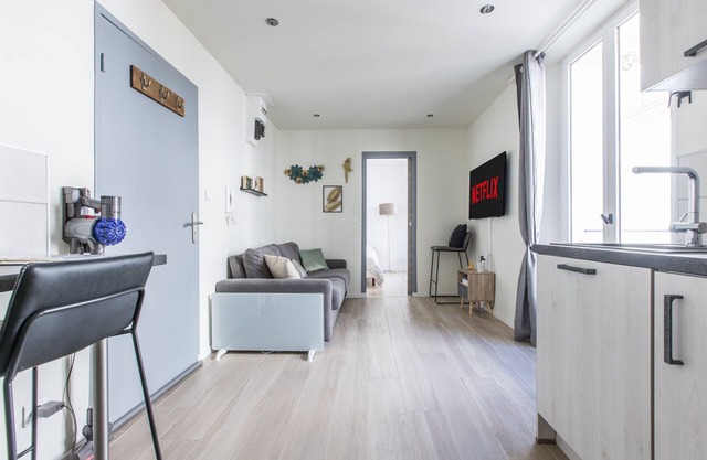 Cute affordable 1-br minutes from Cannes Center