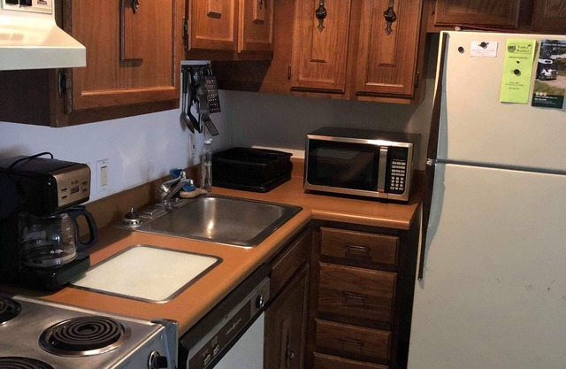 Cute and Cozy Condo at the base of Mt Snow