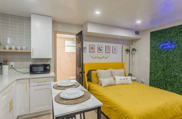 CUTE and COZY studio w/jacuzzi!