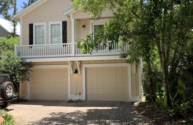 Cute As A Button, Plenty Of Space And Very Easy Walk To Beach