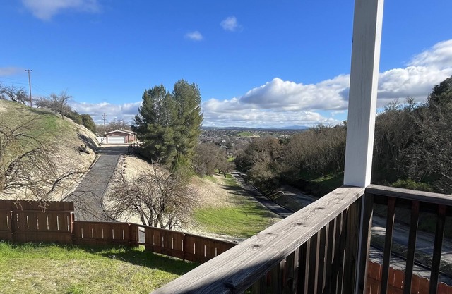 Cute Canyon Guest House near downtown with views- dog friendly!