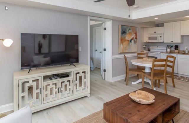 Cute Condo with Pool view. Water park is right outside your door!