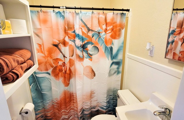 Cute, cozy, 1b1b apartment above a garage near Hendricks North