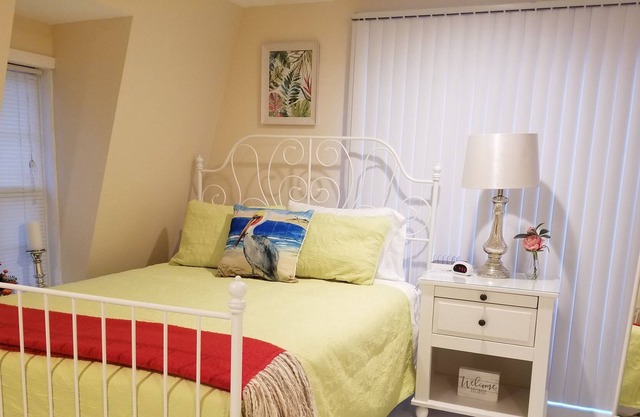 Cute Cozy Cottage near Attractions