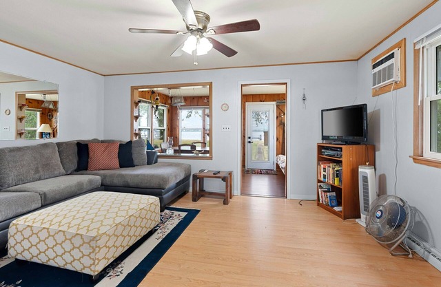 Cute + Cozy Cottage on Lake Butte des Morts