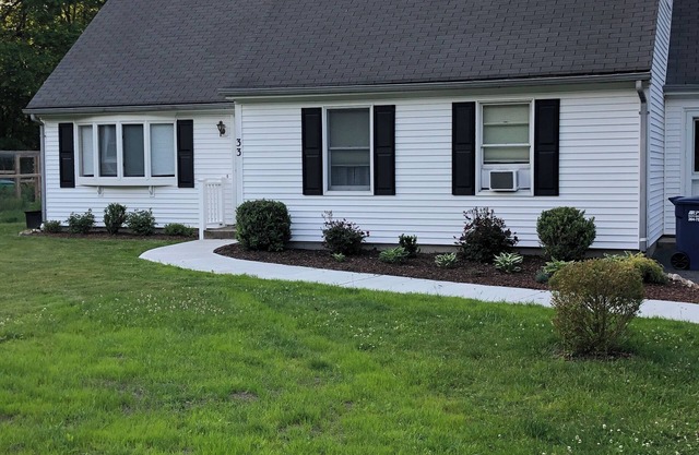 Cute Dog-Friendly 4B Escape Short Drive to Beaches