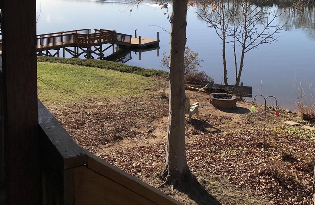 Cute family lakehouse on High Rock lake with beach and beautiful view!