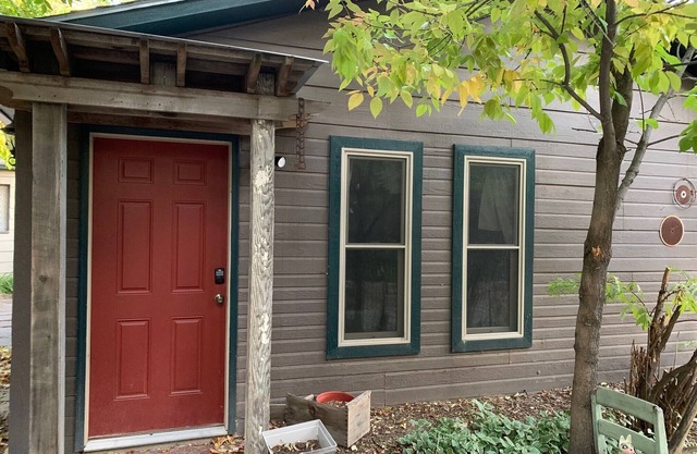 Cute Guest House on Beautiful Historic Property