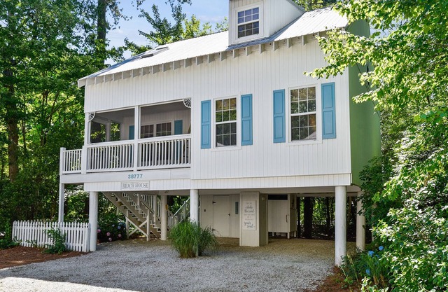 Cute home in Clearwater. Community pool/tennis. 38777