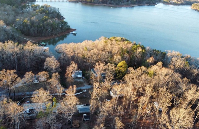 Cute little Lake getaway with a dock! Perfect for fishing tournaments!