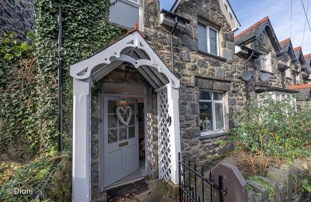 Cute Stone Cottage with Wood Burning Stove in Llanbedr | Bodelen