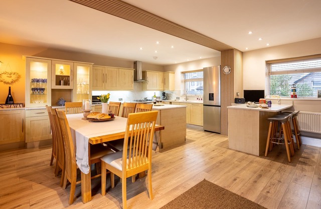 Cwalafila - a spacious holiday home in rhosneigr, anglesey