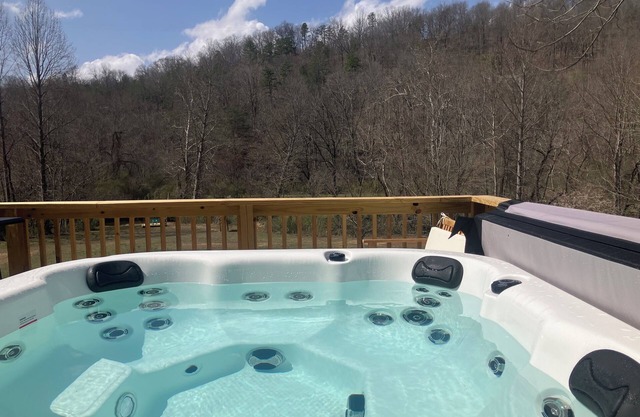 Dahlonega Creekside Cottage