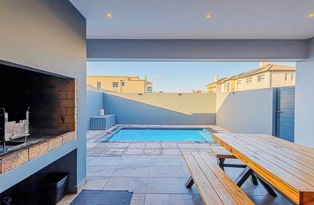 Dalton's, Langebaan 10-sleeper