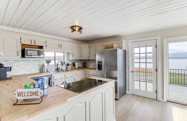 Dandridge Waterfront Home w/ Private Boat Launch