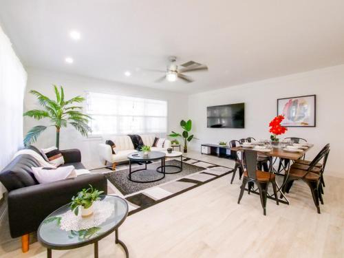 Dania Beach 4-bedroom house - Pool,Parking,Grill