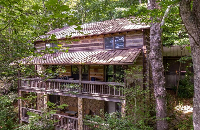Daniel Boone Lodge- Hot Tub-Pet Friendly-Pool Table-Nearby New River