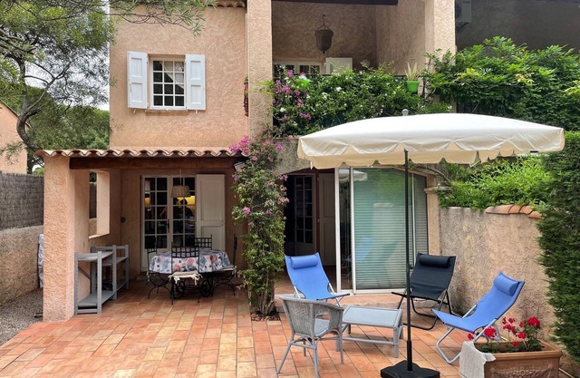 Dans Domaine Privé et Sécurisé Appt Type 2 Avec 3 Piscines , 2 Tennis