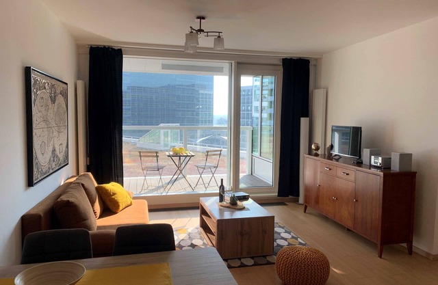 Danube bank, city center, parking, 24/7 intelligent access