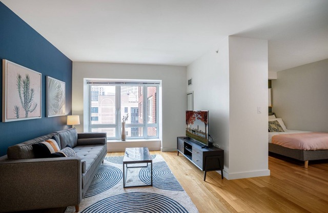 Dapper Back Bay 1BR w/W/D, Gym, Doorman, near T Station, by Blueground