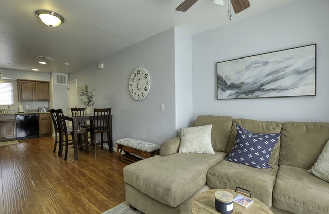 Darling One Bedroom Condo with Ocean Views