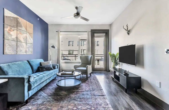 Dashing 1BR Suite | Pool, Parking + Gym H