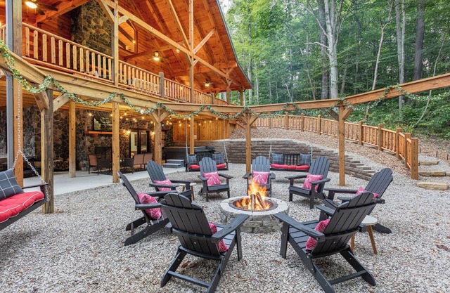 Dawley Chalet! Spectacular! Sleeps 18~HUGE fire pit area~Game room~Putt Golf