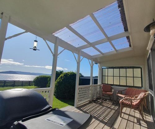 Daydream house, Sunrise, sunset views across lake