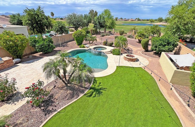 Daydream Oasis, Luxury resort w/stunning views, pool, games & more!