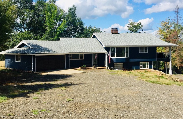 Daylight Basement Country Home With Private Entry