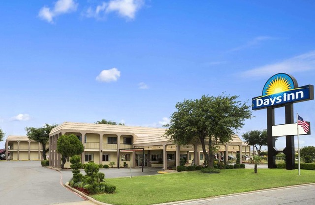 Days Inn by Wyndham Dallas Irving