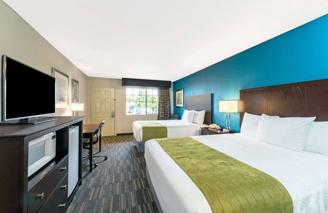 Days Inn by Wyndham Snyder