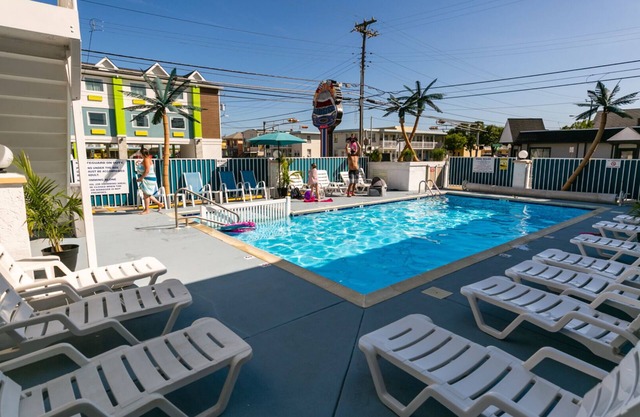 Daytona Inn and Suites - One Bedroom Family Apartment