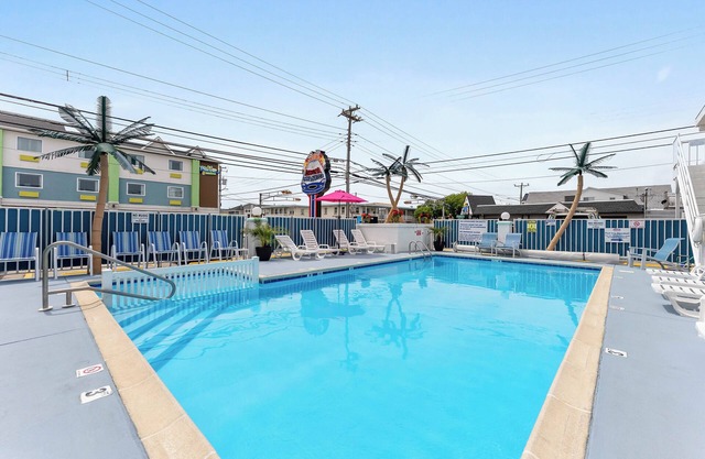 Daytona Inn and Suites - Efficiency Queen