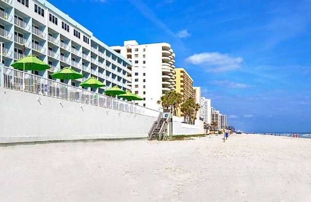 Daytona SeaBreeze; 1 Bedroom Oceanfront, 424 sq ft, king bed, 1 full bath, sofa