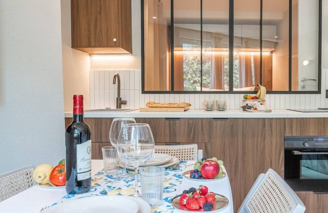 De Montescal AC Hot tub Apartment