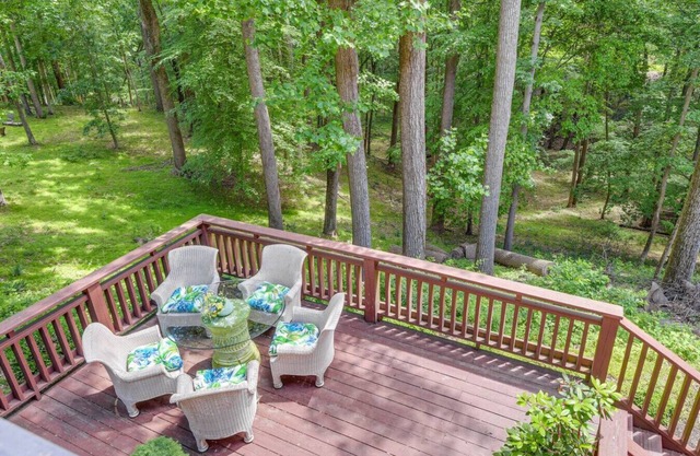 Decked-Out Sanctuary Near Loch Raven & Baltimore