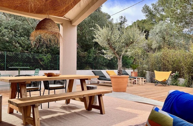 Deco apartment close to the beach with terrace and garden of 150 m2