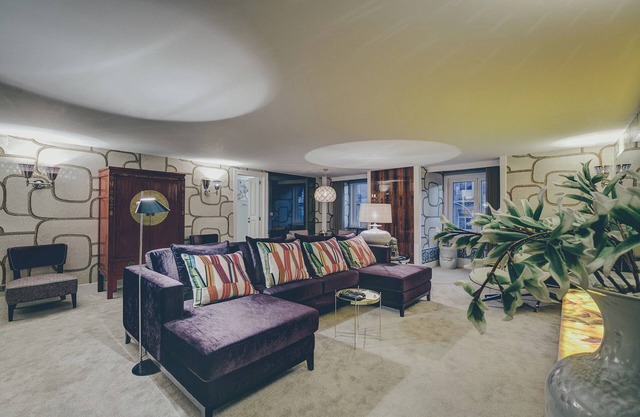 Deco Gem in Bica - Two Bedroom Apartment, Sleeps 4