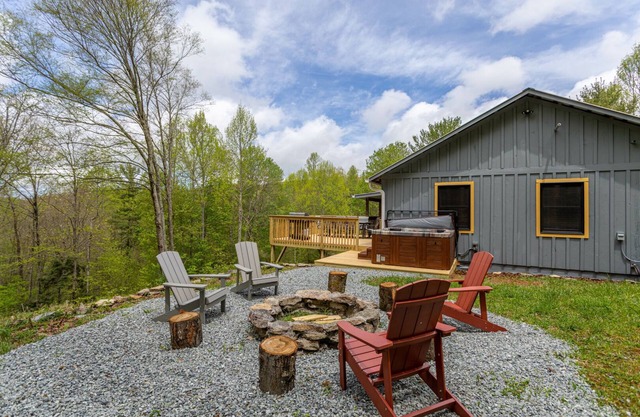 Deer Valley - 3 bed 3 bath luxury home with hot tub, privacy, game table