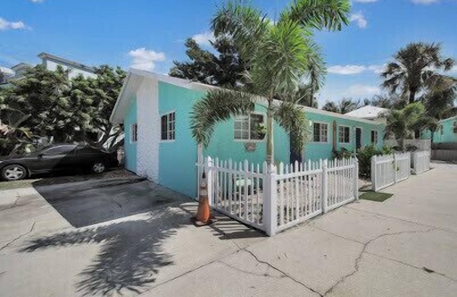 DEJA BLUE 1000 FT from Beach Great for Families