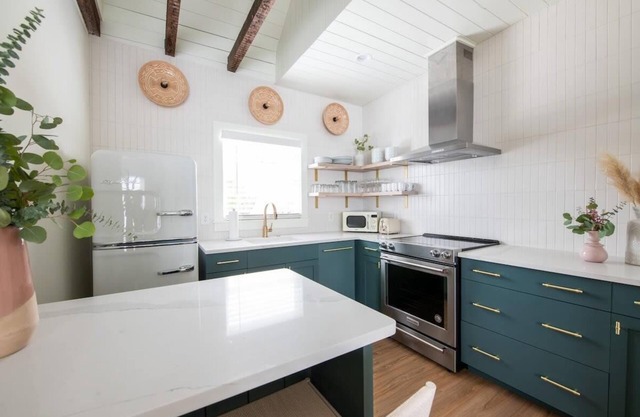 Delana Suite | New Prime Downtown Spot!